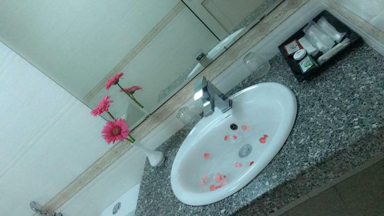 Paradis Hotel Ha Long Esterno foto